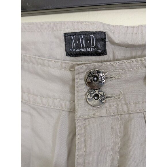 Womens Bermuda Cargo Shorts Size 10 Beige Cotton 13 In Inseam Casual Rolltab - Picture 6 of 6
